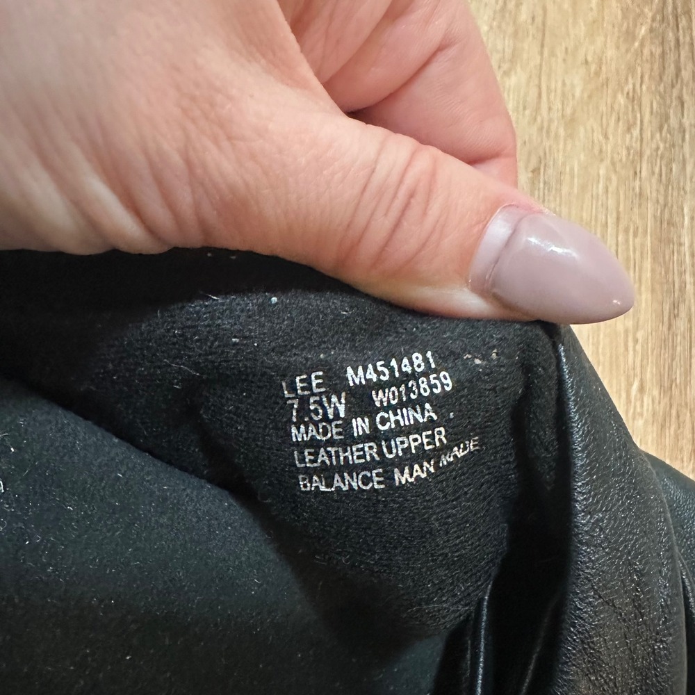 MUNRO | Black Leather Open Toe Twisted Kitten Slide Mules, 7.5W (L), 7.5M (R) - Picture 11 of 12